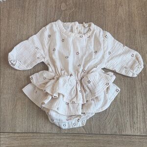 Quincy Mae Star Bodysuit with Skirt Size 3-6 Months